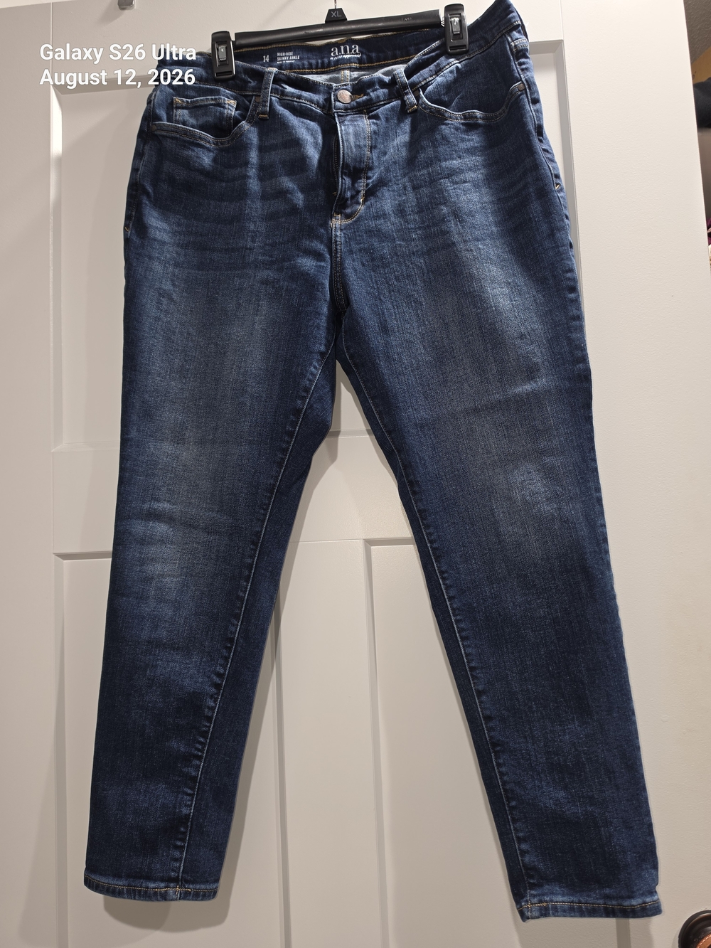 a.n.a Women's Skinny Jeans in Dark Blue Wash